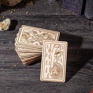 Tarot de Marseille en bois avec 14 cartes WANDS, cartes personnalisées, jeu de cartes gravé, cartes de tarot en bois, idée cadeau occulte