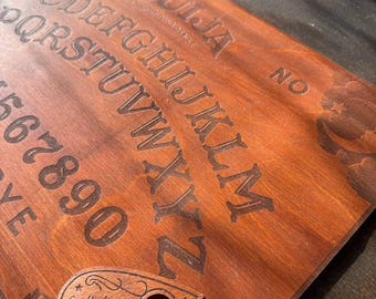 Tavola Ouija in legno incisa con planchette: Tavola spiritica personalizzata