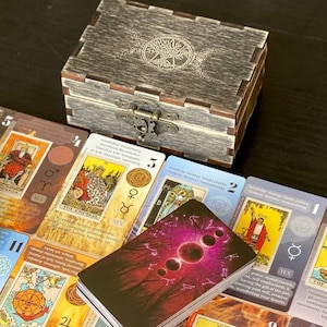 Gepersonaliseerde tarotset in houten geschenkdoos, tarot voor beginners, houten kist voor tarotkaarten, kaartspel tarotkaarten, kaarten met magische waarzeggerij
