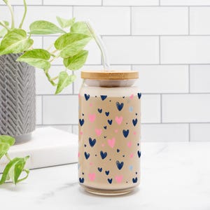 Glass Tumbler with Bamboo Lid and Straw – Pink and Navy Heart Pattern, Cute Iced Coffee Cup, Valentine’s Day Gift for Her, Glass Can 16oz