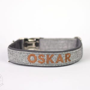 Collar personalizado para perro - Bordado con nombre y número de teléfono - Gris jaspeado/gris oscuro en el largo deseado - Relleno de softshell de algodón