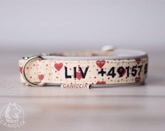 Gepersonaliseerde hondenhalsband met hartjes - Gepersonaliseerd geborduurd met naam en telefoonnummer - Softshell vulling in gewenste lengte