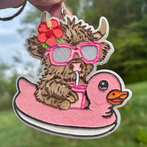 Bougie Highland Cow Duck Float Car Freshie - Cute Car Charm Decor - Air Freshener - Unique Gift Idea - Farmhouse Chic Accessory - Cow Lover