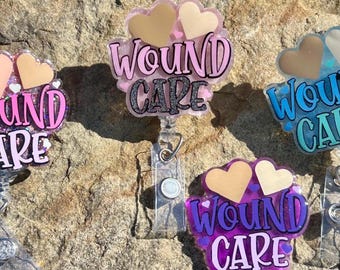 Porta badge retrattile per la cura delle ferite cardiache: porta badge retrattile per infermieri