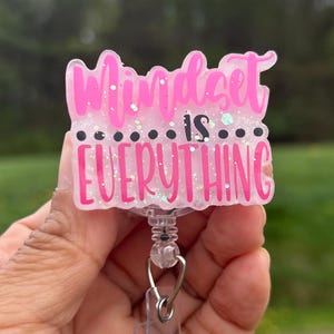 Bobine de badge Mindset is Everything - Porte-badge scintillant pour citation inspirante - Clip pour badge rétractable pour dictons positifs - Cadeau motivant