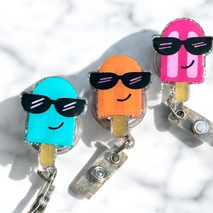 Popsicle scintillant avec badge pour lunettes de soleil | Porte-carte d'identité pour infirmière d'été | Badge de travail avec pince crocodile rétractable | Joli cadeau d'ambiance estivale