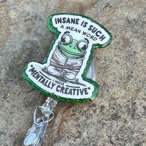 Bobine de badge rétractable grenouille rigolote en veste droite | Insigne d'infirmière « C'est un mot si méchant » | Porte-cartes d'identité amusant pour le travail | Cadeau fantaisie