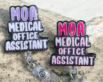 Portatarjetas retráctil para asistente de consultorio médico MOA - Soporte para identificación retráctil / Clip giratorio / Credencial de trabajo personalizable