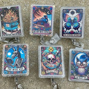 Badges pour cartes de tarot | Bobines de badges drôles et sarcastiques | porte-cartes d'identité rétractable avec pince crocodile | porte-badge unique pour infirmière |