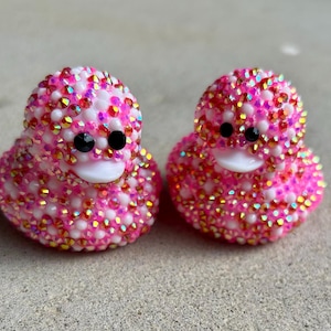 Valentine&#39;s Day Rhinestone Rubber Duck: Bedazzled Car Decor