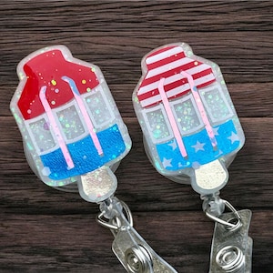Bobine d'insigne de popsicle patriotique | Porte-cartes d'identité rétractable pour infirmières et infirmiers à motif étoiles et rayures/rouge, blanc bleu | Badge scintillant du 4 juillet | Moulinet américain
