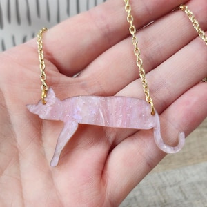 Minimalist Acrylic Cat Necklace: Quirky Stainless Steel Chain