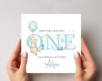 Tarjeta de cumpleaños clásica personalizada de Winnie the Pooh para el primer cumpleaños: Azul