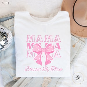 Camiseta Triplet Mama Coquette, camiseta macia feminina com laço da era, camiseta com letras do time do colégio, camiseta rosa, top gráfico, presente de dia das mães, nova mãe