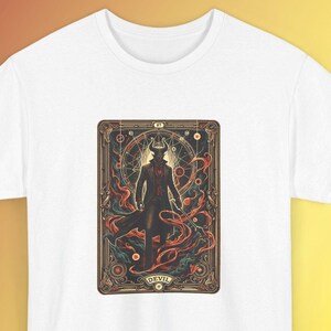 Camiseta con la carta del tarot del diablo, camiseta gótica oculta, camiseta estética del tarot oscuro, camiseta única con arte del diablo vintage, camiseta unisex con la carta del tarot
