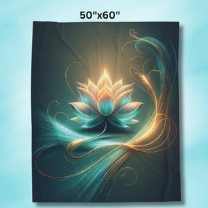 Könnte beinhalten: Eine tealfarbene und goldene Tagesdecke mit einem leuchtenden Lotusblüten-Design. Die Decke ist 50 Zoll mal 60 Zoll groß.
