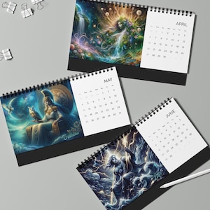 Calendario da tavolo mitologico 2025, regalo di mitologia greca, calendario da tavolo a spirale 2025, calendario da tavolo geek, calendario fantasy, calendario degli dei greci