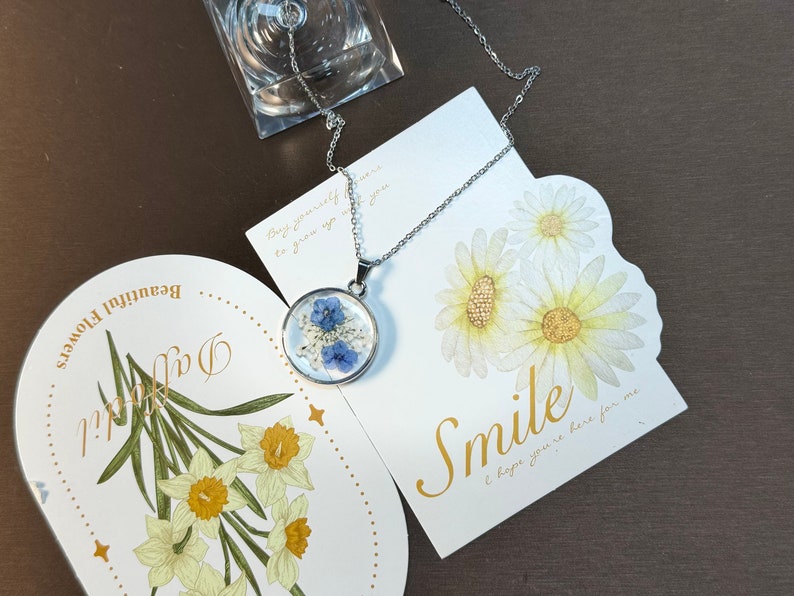 Forget Me Not Necklace, Real Pressed Flower NecklaceWildflower Necklace, Resin Jewelry, Handmade, Unique Gift for Her, Bridesmaid Jewelry zdjęcie 4