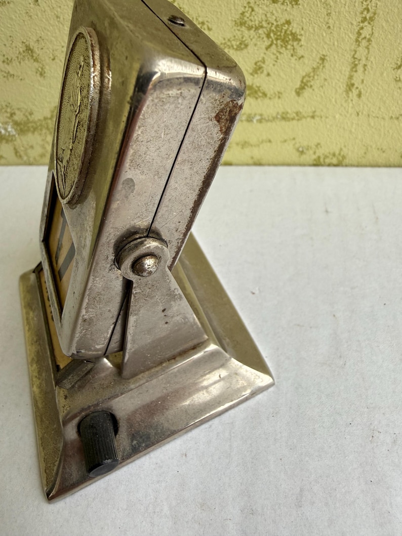 Calendário de mesa dobrável em metal. Vintage URSS. Década de 1970. Bom estado. Funcionando. RARO. Conjunto completo. imagem 4
