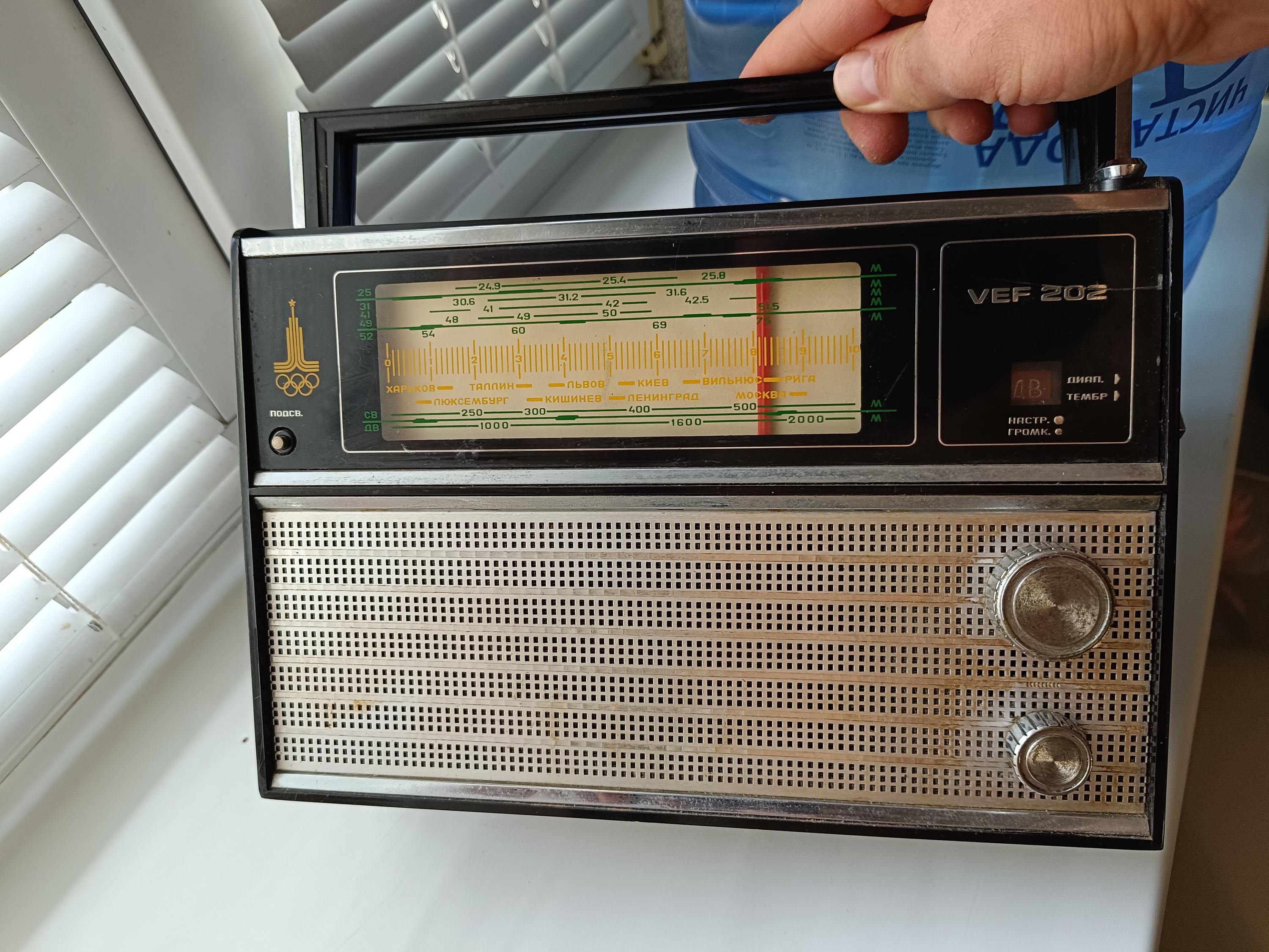 Zenith Royal 700 All Transistor Radio AM Portable Vintage