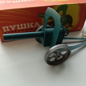 Giocattolo sovietico vintage Gun metal.NUOVO.Nella scatola.Fatto a mano in URSS.Colore verde.Funzionante.Anni '80.Gioco e riproduzione.Per bambini 6-13 anni