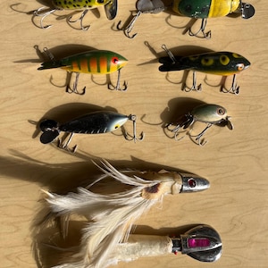 lot of 8 vintage lures