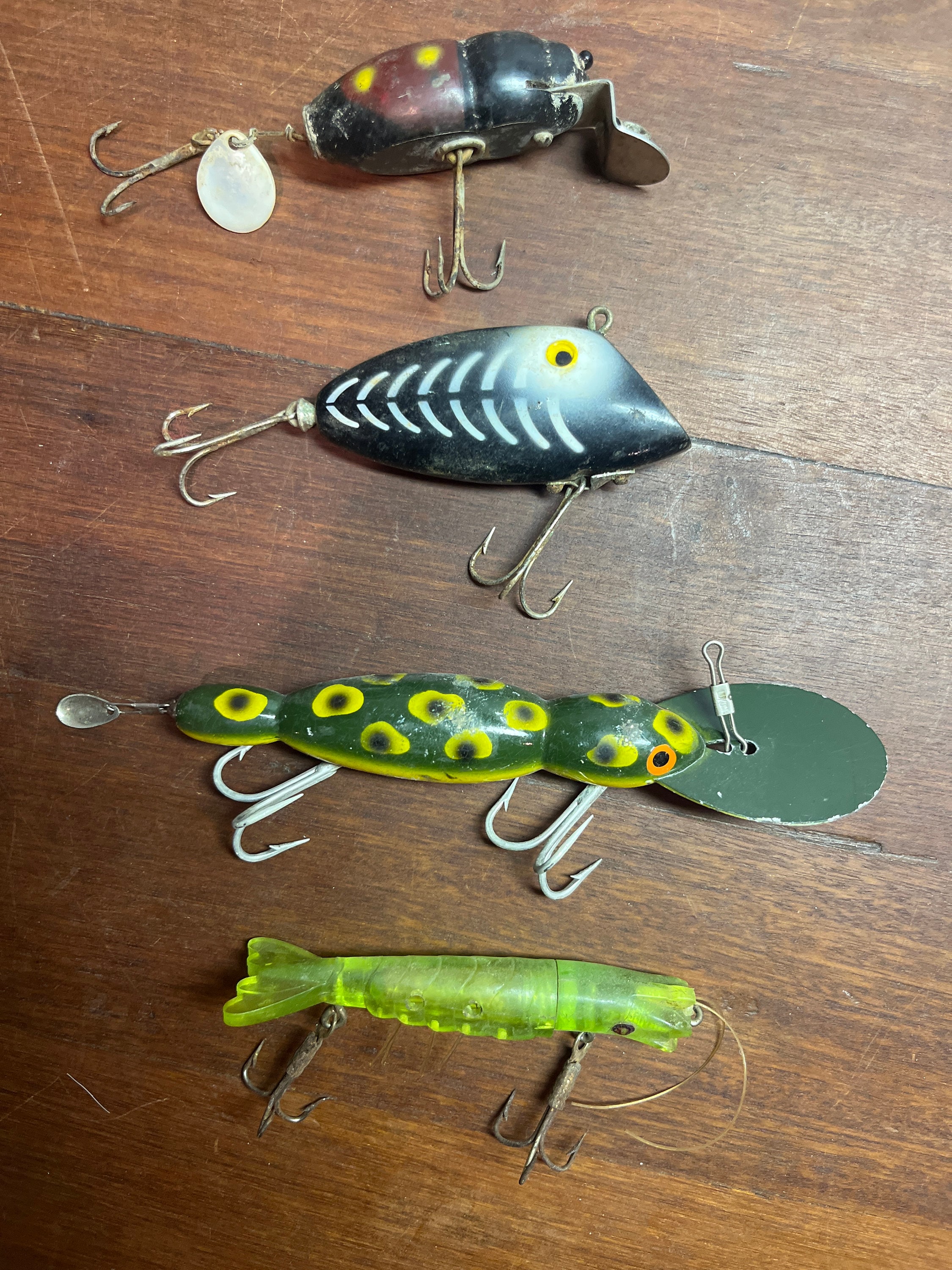 Lot De 4 Cuillers Et Leurres De Pêche Vintage En Métal - D-631