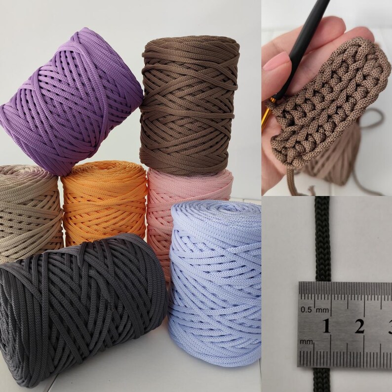 Op de afbeelding: Een verzameling kleurrijke garenspoelen in tinten paars, bruin, oranje, roze, grijs en blauw. Een haaknaald wordt gebruikt met bruin garen en een liniaal meet een lengte van zwart koord. Ideaal voor knutselprojecten.