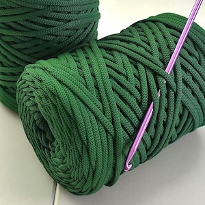 57 COLORES, Cordón de poliéster de 5 mm, Cordón para tejer, Hilo plano de poliéster premium para macramé, Cuerda para manualidades, Hilo de crochet de 5 mm, Hilo para bolso de crochet