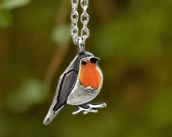 Sierlijke Robin Bird ketting. Sterling zilver en oranje emaille. Op de natuur geïnspireerd cadeau voor haar. Lente ketting