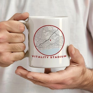 AFC Bournemouth FC, cadeau fan de football, tasse de carte du stade, stade Vitality, statistiques du club, cadeau pour lui, cadeau pour papa, cadeau pour elle, les cerises