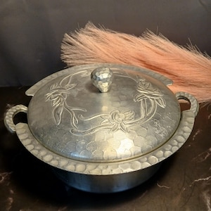 Vintage Everlast Forged Aluminum Casserole Dish Holder with Floral Design Aluminum Lid