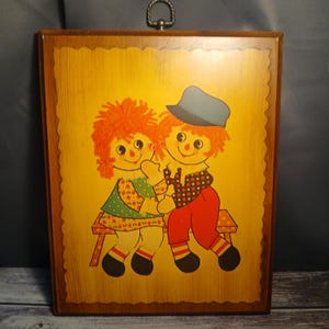 Vintage Raggedy Ann and Andy Wooden Wall Plaque Picture Anne Wood 70s Hanging Art Cartoon Kids Nursery Characters Dolls