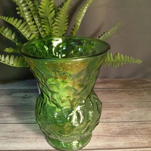 Vintage EO Brody Cleveland OH USA Green Crinkled Textured Glass Flare Flower Vase