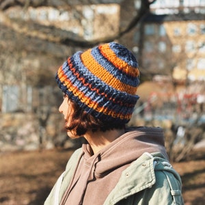 Bonnet en laine à rayures colorées tricoté à la main | Bonnet d'extérieur en laine douce et duveteuse | Chapeau chaud fait main | Bonnet épais en laine