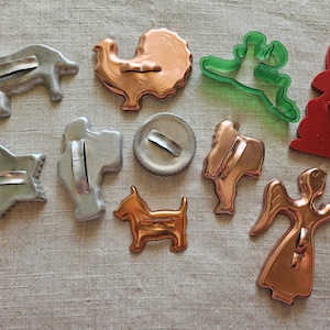 Vintage Lot Aluminum, Coppertone, and Plastic Cookie Cutters, Bakeware, Cookware, Kitchen Gadgets