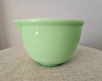 Vintage 1940's Jadeite Uranium Mixing Bowl with Pour Spout For Stand Mixers
