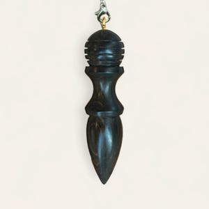 Thelos pendulum in olive wood and African blackwood, 8x1.9 centimeters, 19 grams