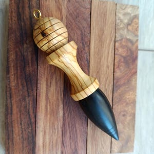 Thelos pendulum in olive wood and African blackwood, 10centimeters , 23 grams