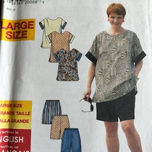 Può includere: Un cartamodello per un top e pantaloncini da donna. Il cartamodello include tre diversi stili di top e tre diversi stili di pantaloncini. Il cartamodello è per le taglie 18W-28W. Il cartamodello si chiama "È così facile, è Simplicity".