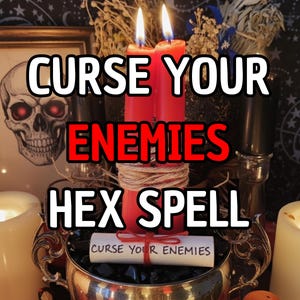 Peut inclure: Une scène rituelle avec des bougies rouges allumées, une image de crâne encadrée et un bol argenté rempli de pierres noires. Le texte "CURSE YOUR ENEMIES HEX SPELL" est bien visible.