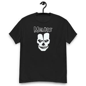 May include: Black t-shirt with a white skull graphic and the text "MALÖRT" above it.
