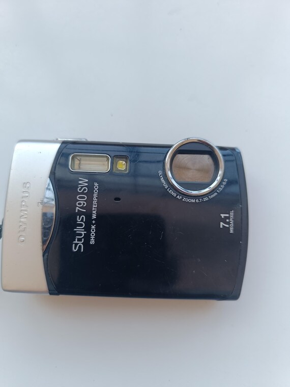 Olympus Stylus 790 SW 7.1MP Compact Digital Camera
