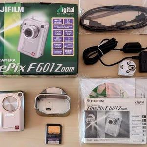 Fujifilm Digitale Camera FinePix F601 Zoom Super CCD 3.1MP Vintage Compleet In doos Getest en werkend met geheugenkaart meegeleverd