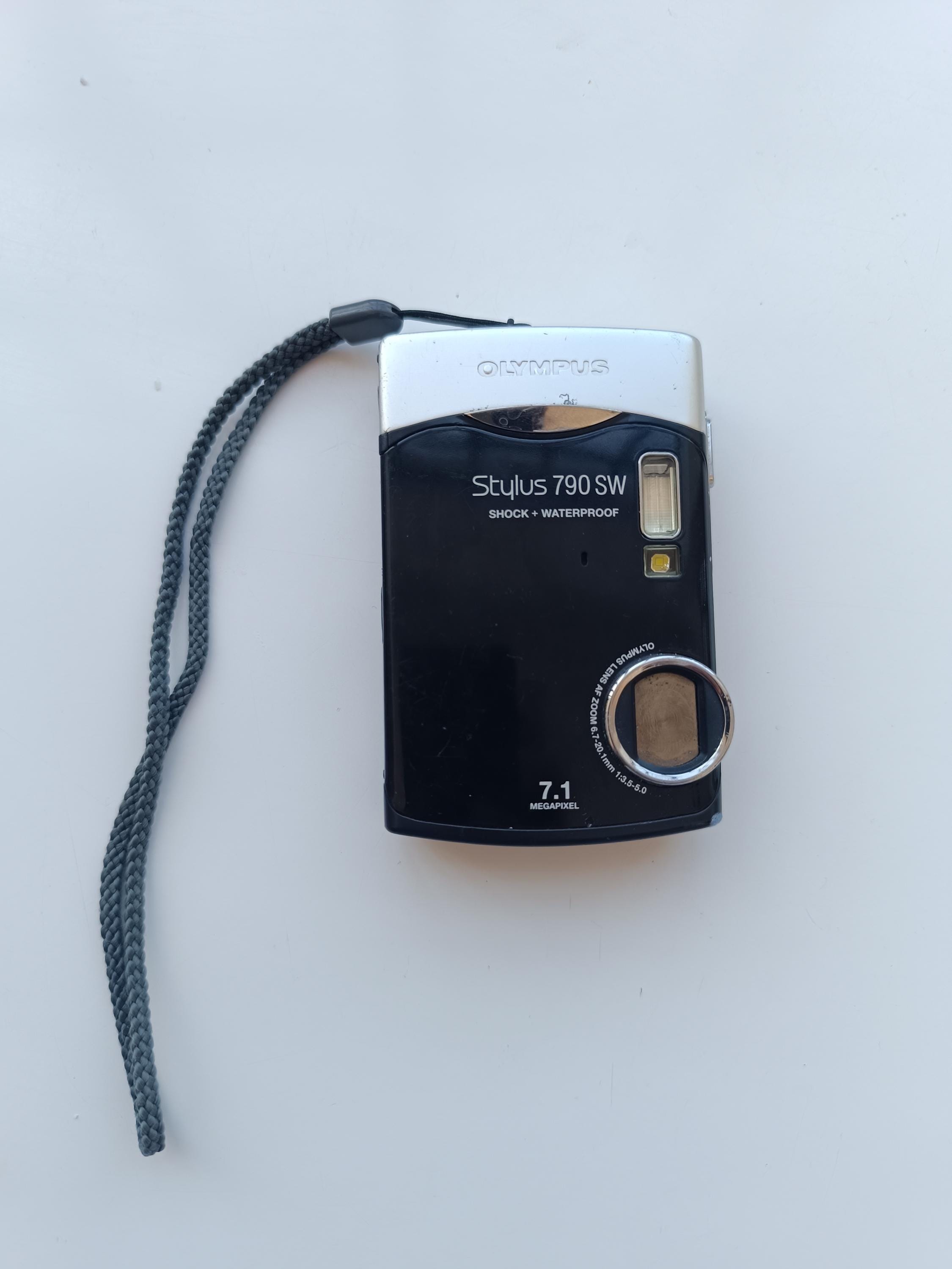 Olympus Stylus 790 SW 7.1MP Compact Digital Camera