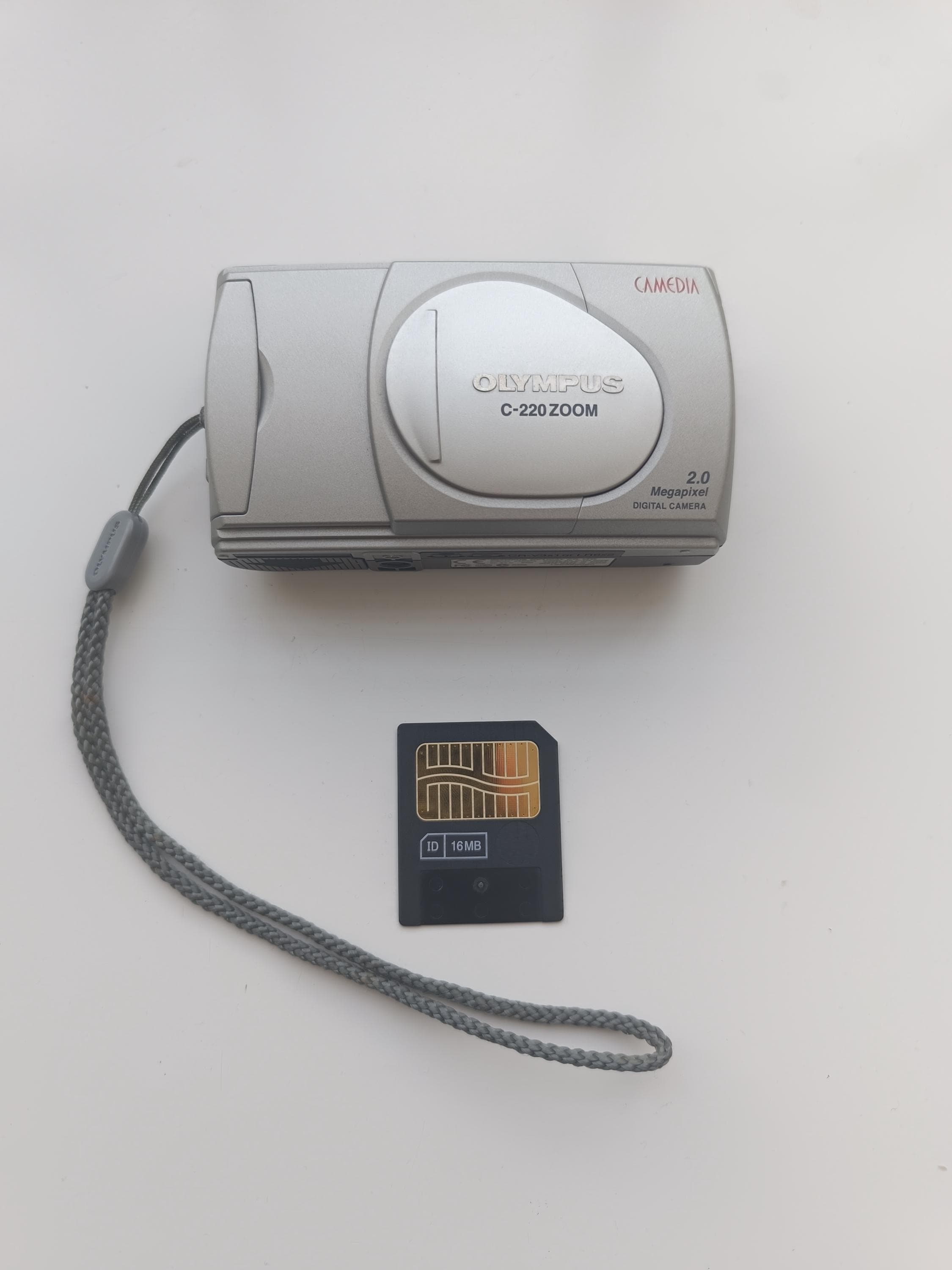 Olympus Camedia C220 Zoom Point and Shoot Silver Great Condition