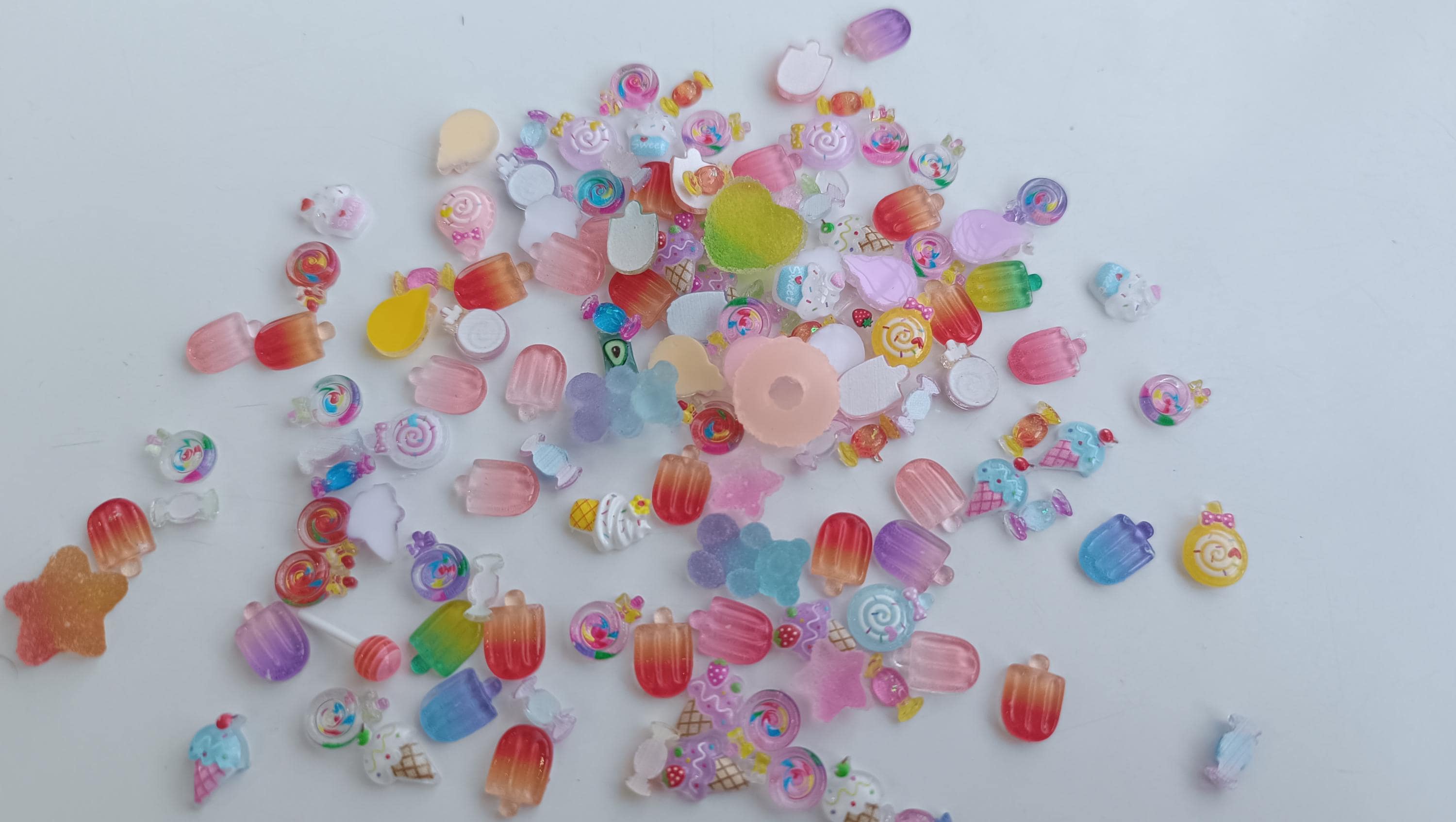 Goaste Lot de 300 mini canards en résine - Figurines de canard jaunes - Figurines mignonnes en vrac pour décoration de gâteaux, projets scolaires, loisirs créatifs, décoration d'aquarium