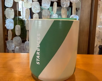 Vaso de cerámica multicolor de Starbucks para las fiestas de 2022