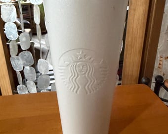 Vaso térmico Starbucks 2022 de acero inoxidable color blanco perla de 16 onzas.