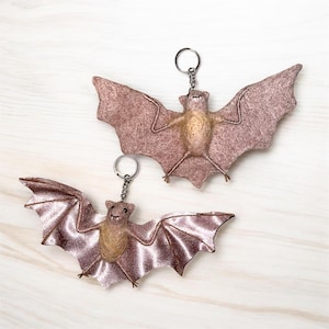 Bat keychain Halloween bat needle felt plush keychain, bag accessory, backpack accessories Halloween decor, bat gift, fall decor, spooky